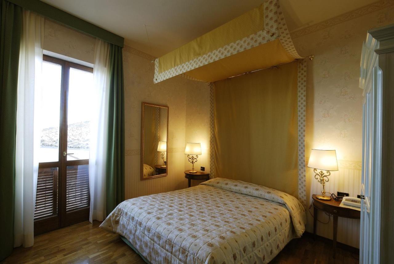 Zunica Ospitalita Dal 1880 Hotell Civitella Del Tronto Exteriör bild