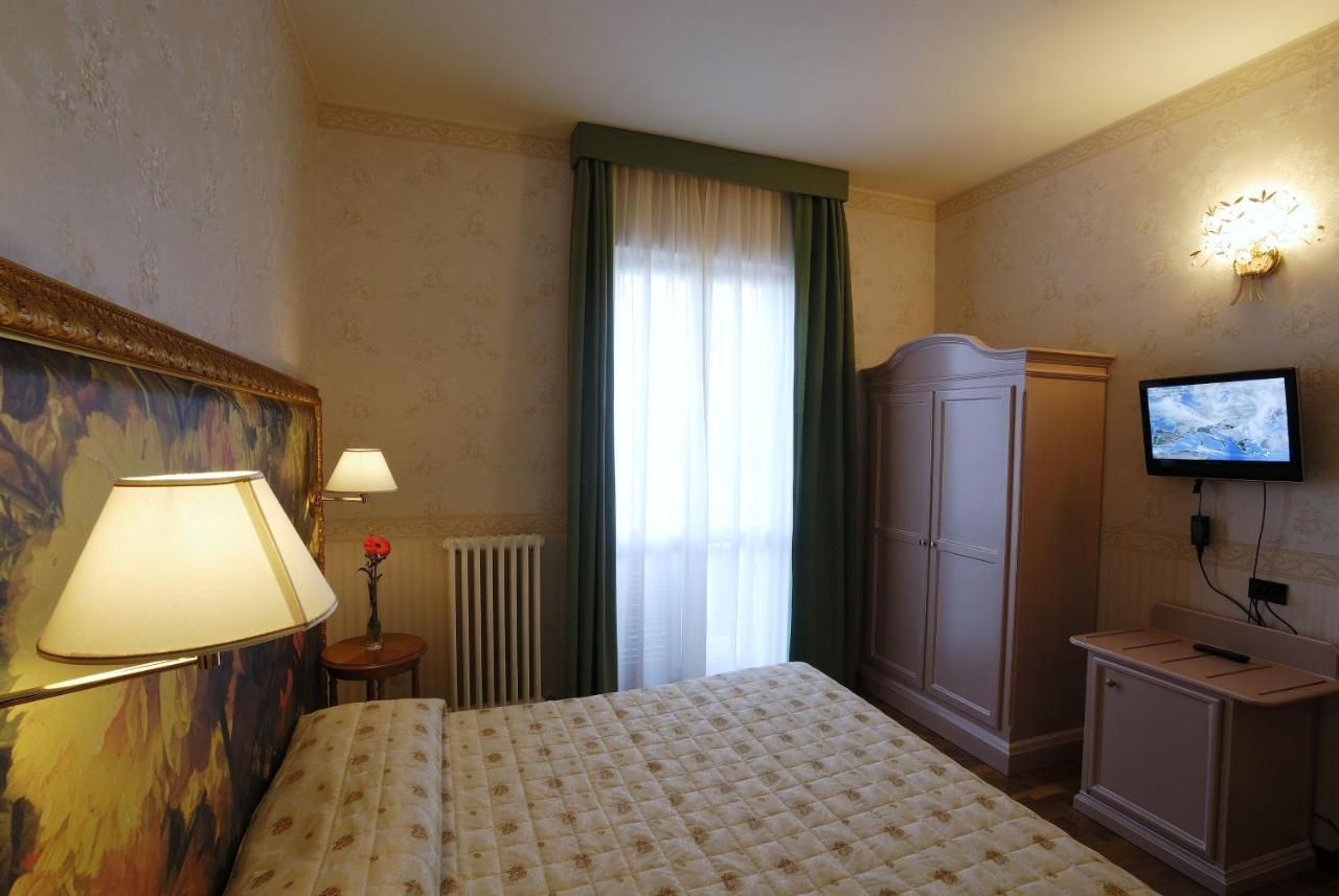 Zunica Ospitalita Dal 1880 Hotell Civitella Del Tronto Rum bild
