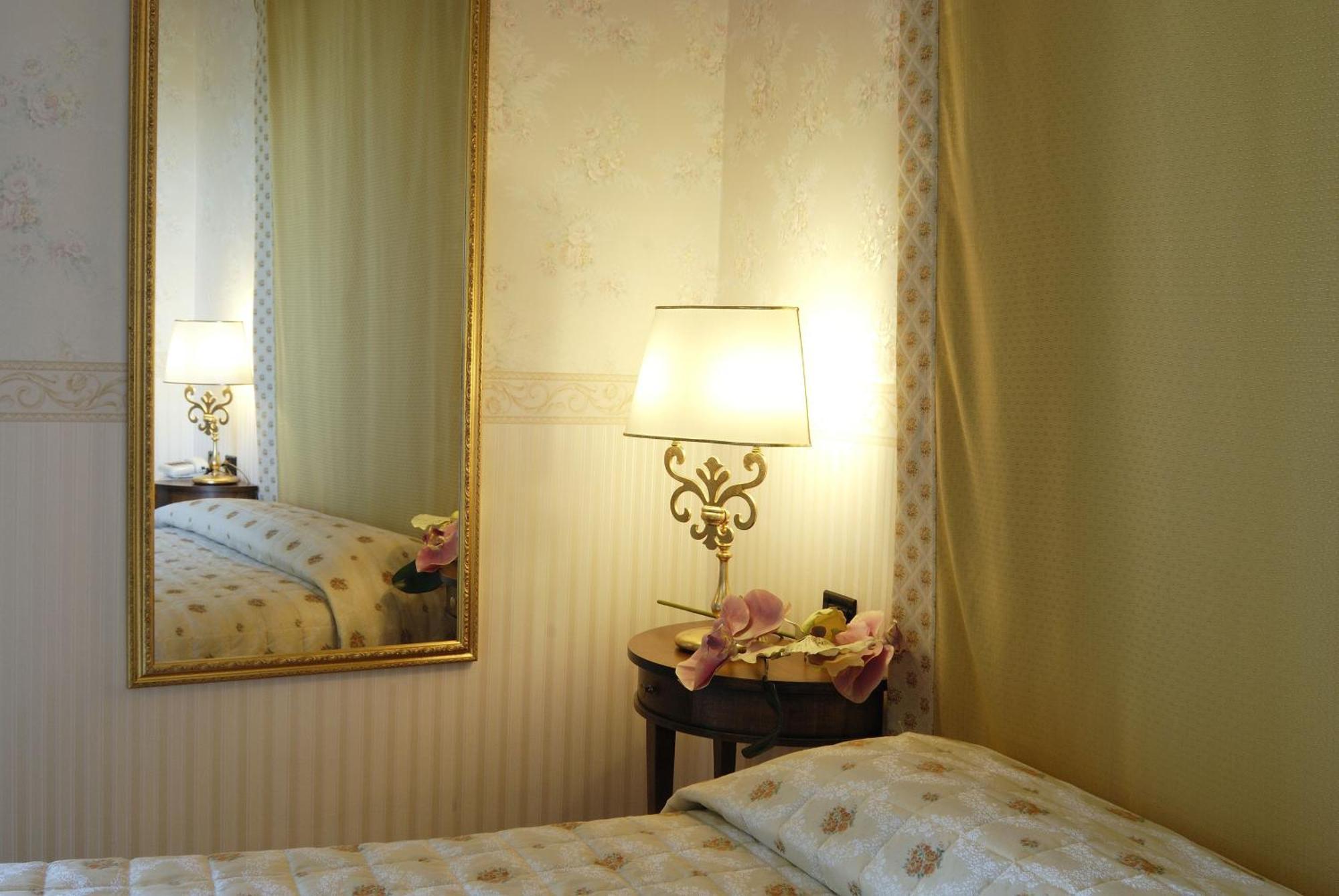 Zunica Ospitalita Dal 1880 Hotell Civitella Del Tronto Exteriör bild