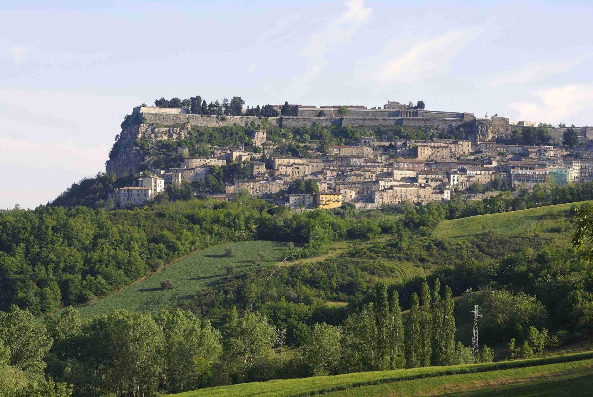 Zunica Ospitalita Dal 1880 Hotell Civitella Del Tronto Exteriör bild