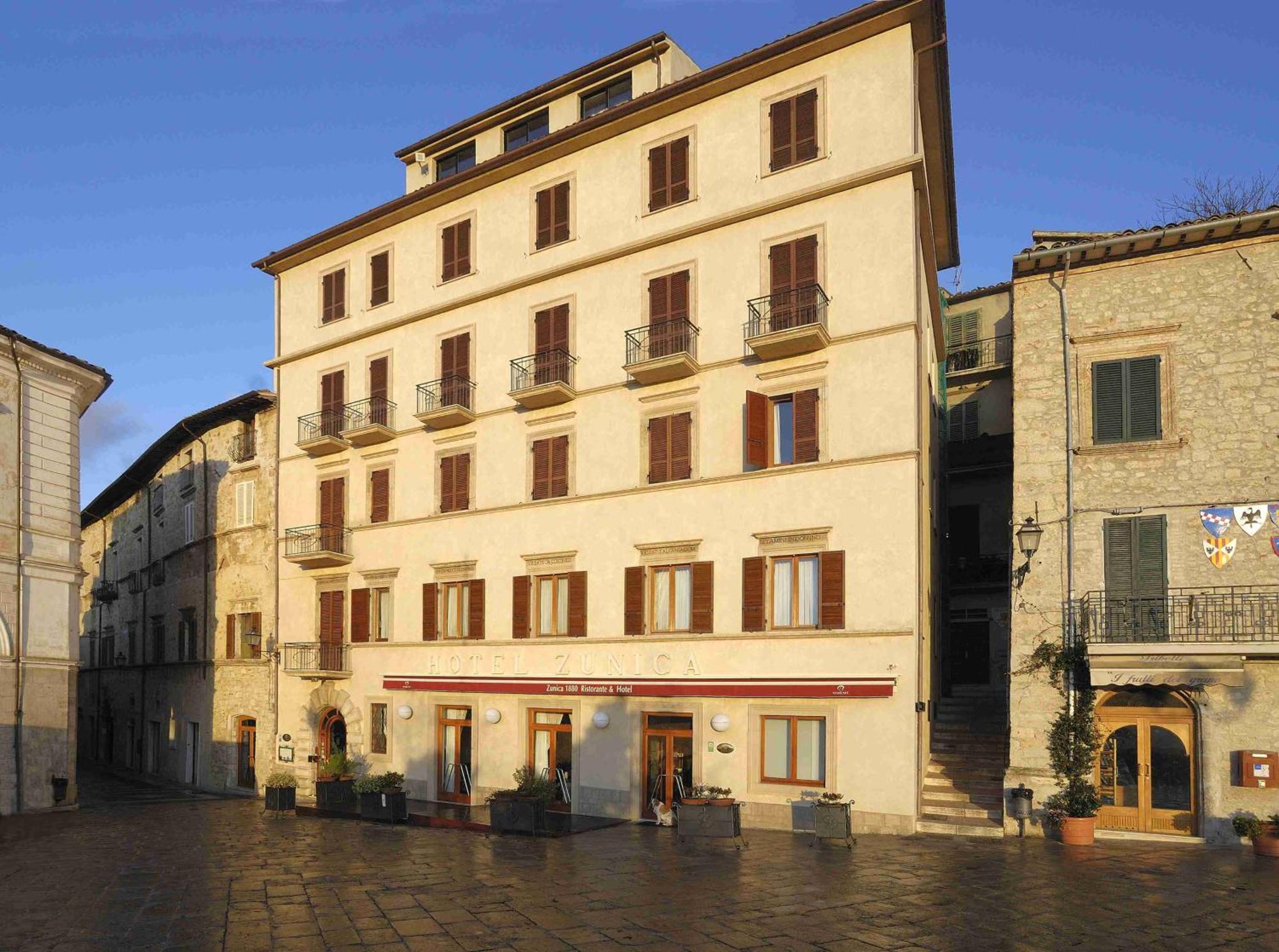 Zunica Ospitalita Dal 1880 Hotell Civitella Del Tronto Exteriör bild